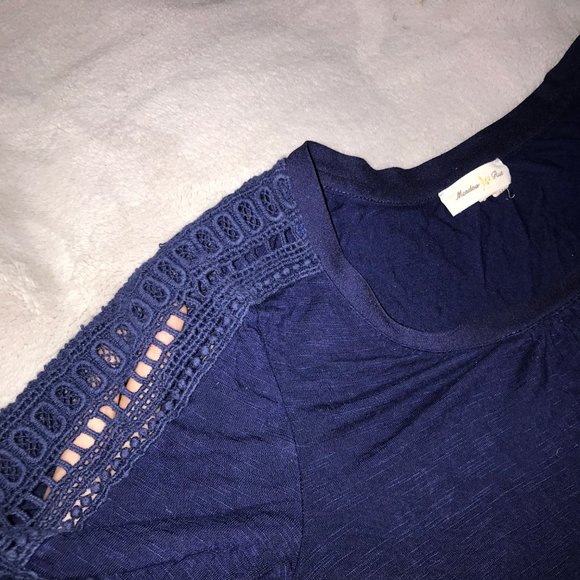Navy t-shirt with cool patters on the sleeves - Picture 2 of 2